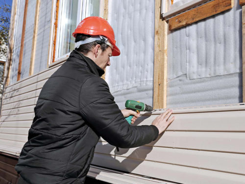 construction-worker-installing-house-siding-middletown-ct